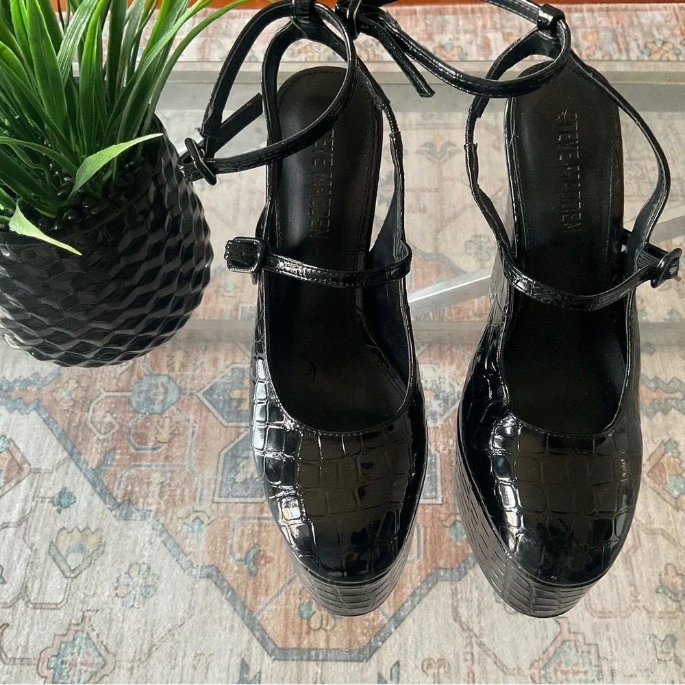 Steve Madden Black Patent Croc Platform Mary Jane Heels